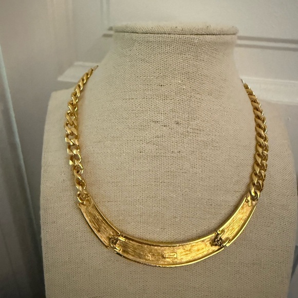 Monet Vintage Gold-tone Necklace Red & Blue Enameled Articulated Center Piece. - Picture 5 of 6